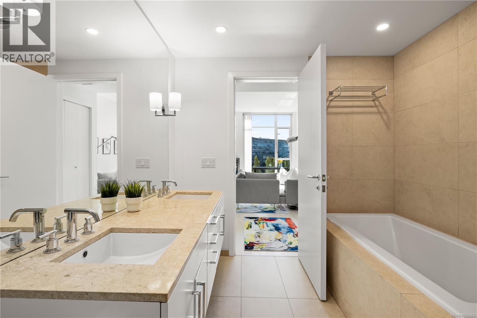 210 100 Saghalie Road, Victoria