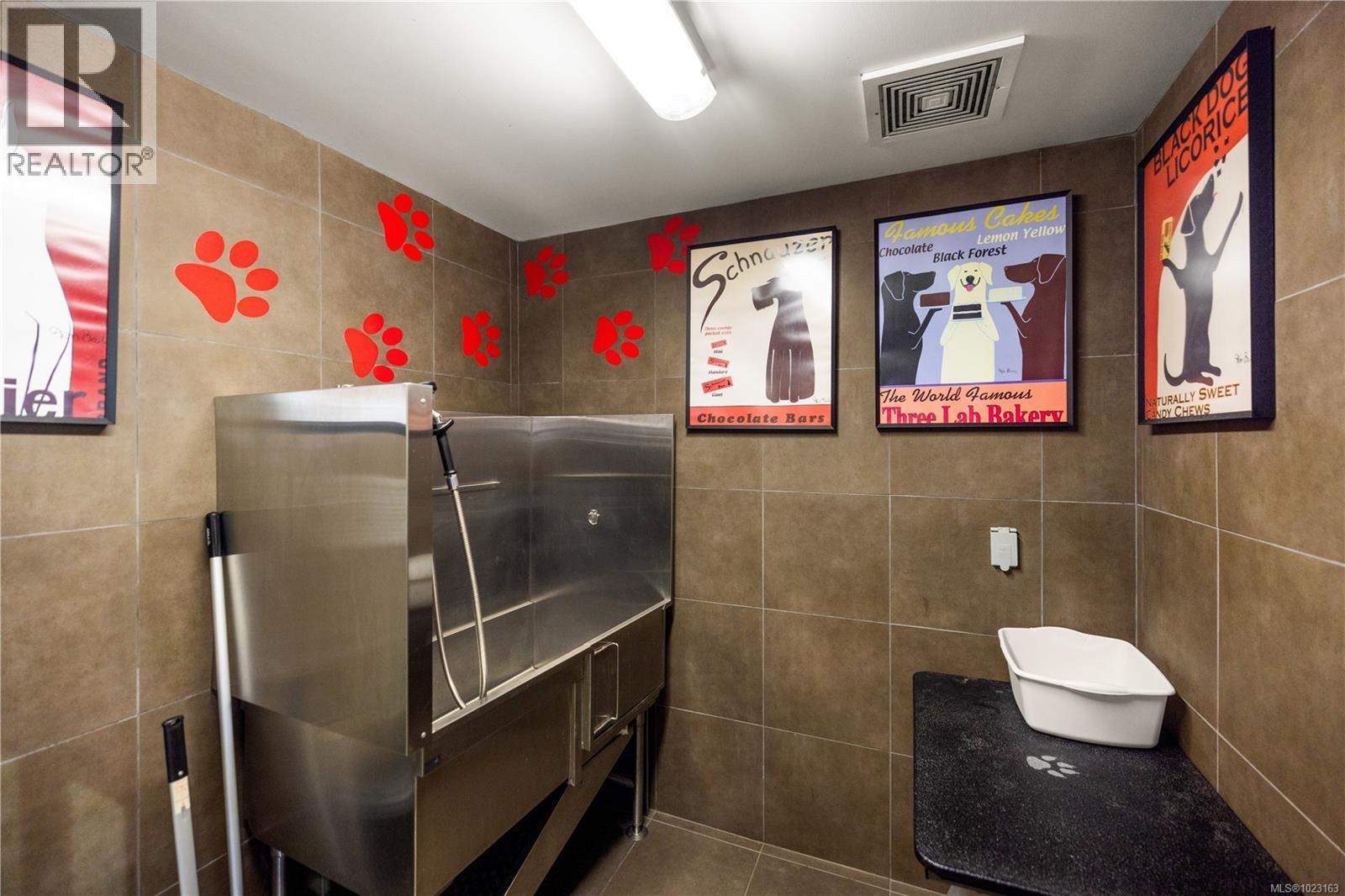 210 100 Saghalie Road, Victoria