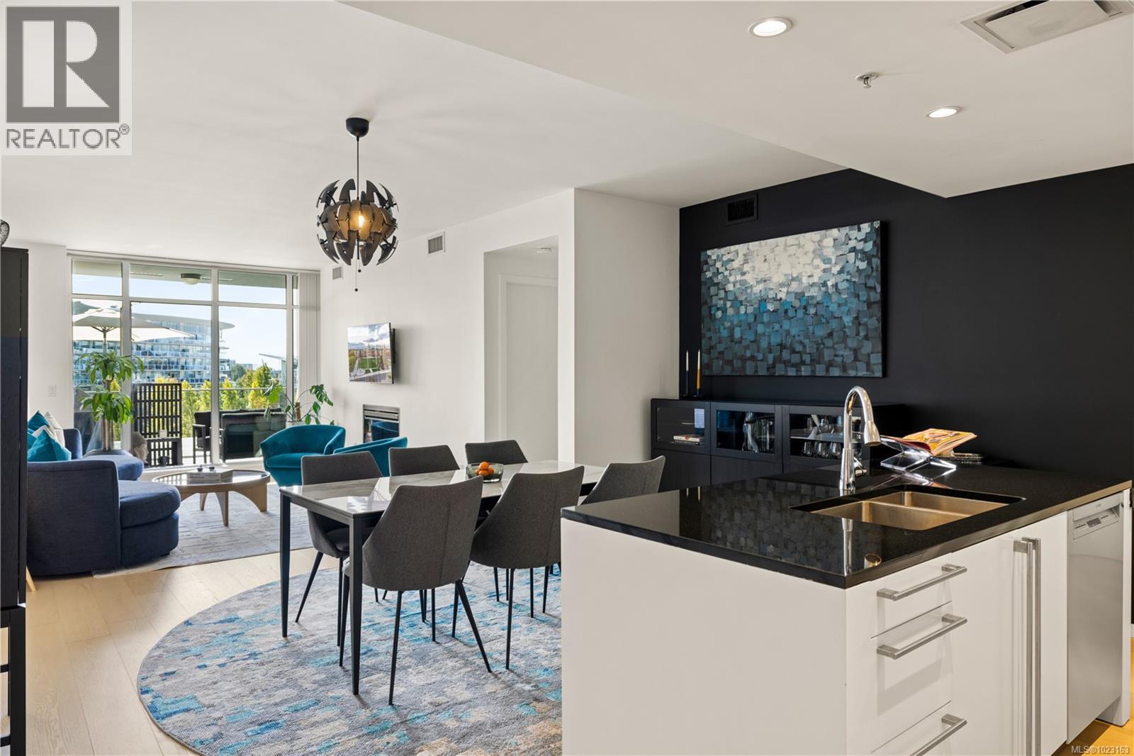 210 100 Saghalie Road, Victoria