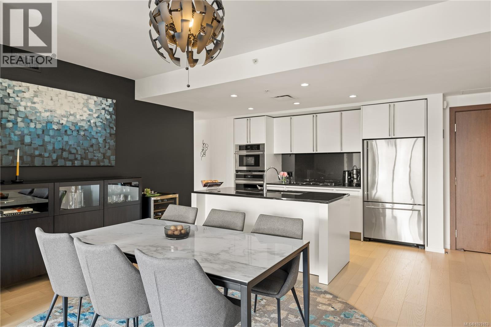 210 100 Saghalie Road, Victoria