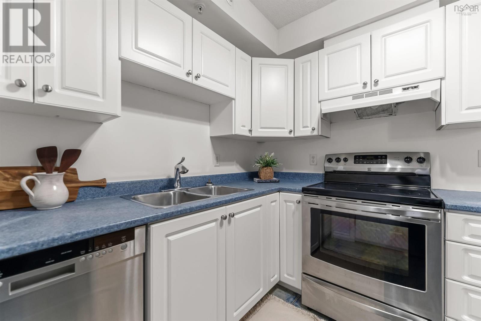 Property 14 of 37 of 103 5769 Cunard Street