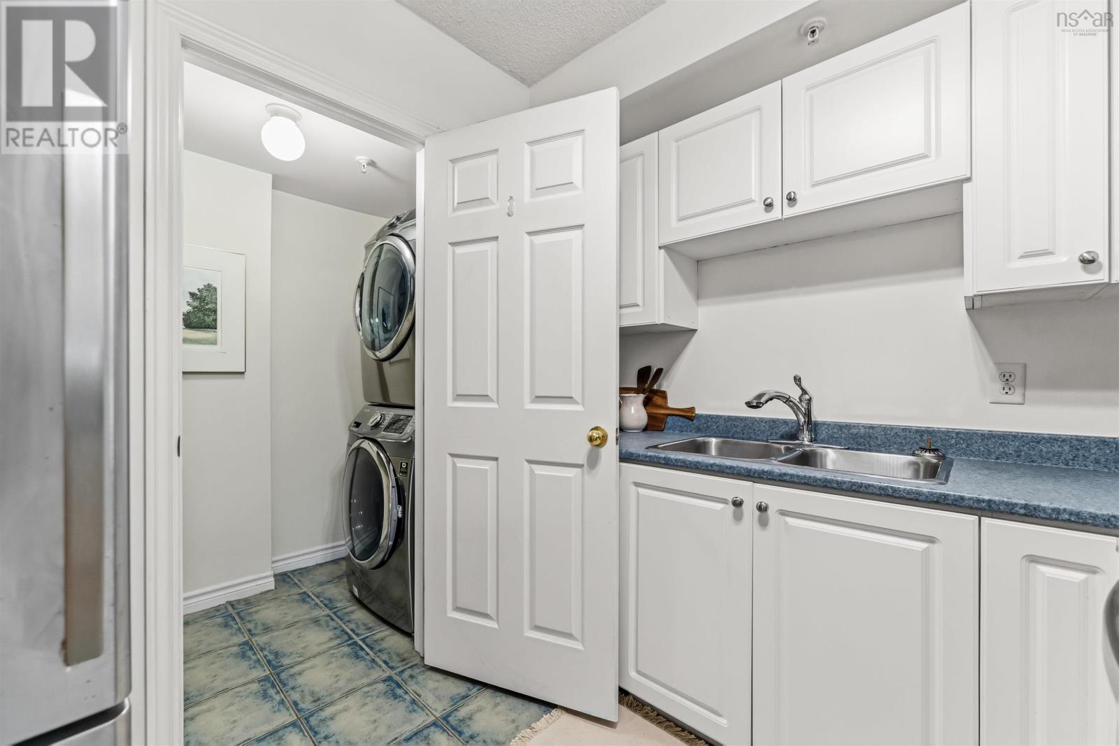 Property 16 of 37 of 103 5769 Cunard Street