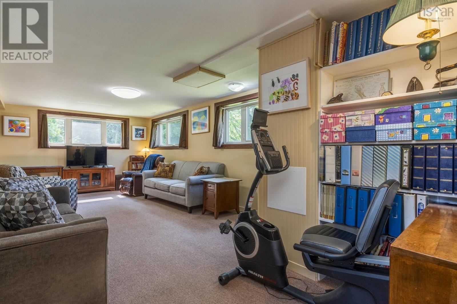 Property 33 of 51 of 9521 Commercial Street