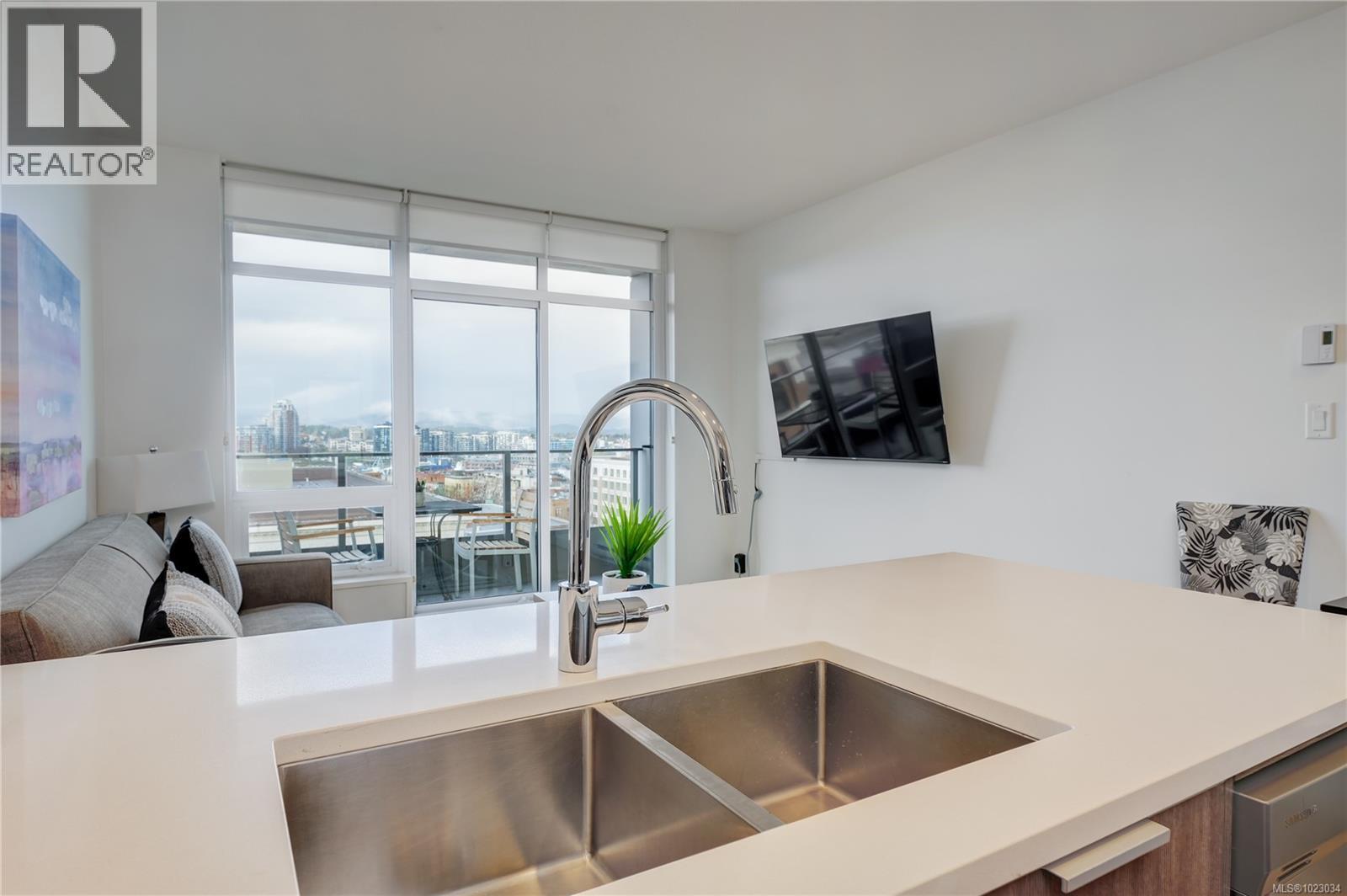 910 728 Yates Street, Victoria