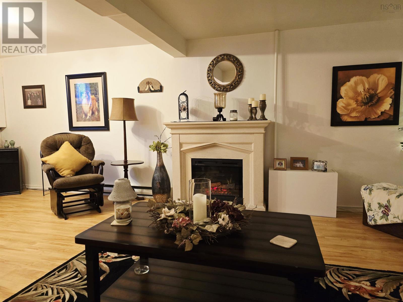 Property 25 of 34 of 44 Green Street