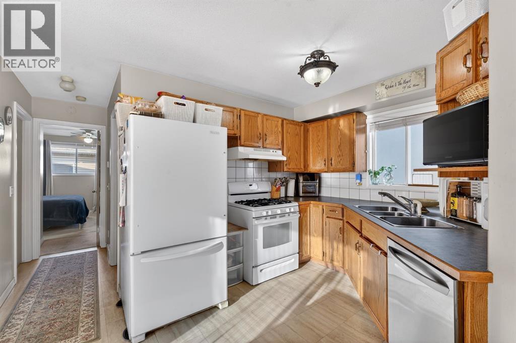 139 CASTLEDALE WAY NE - 13