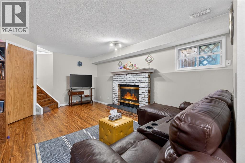 139 CASTLEDALE WAY NE - 20