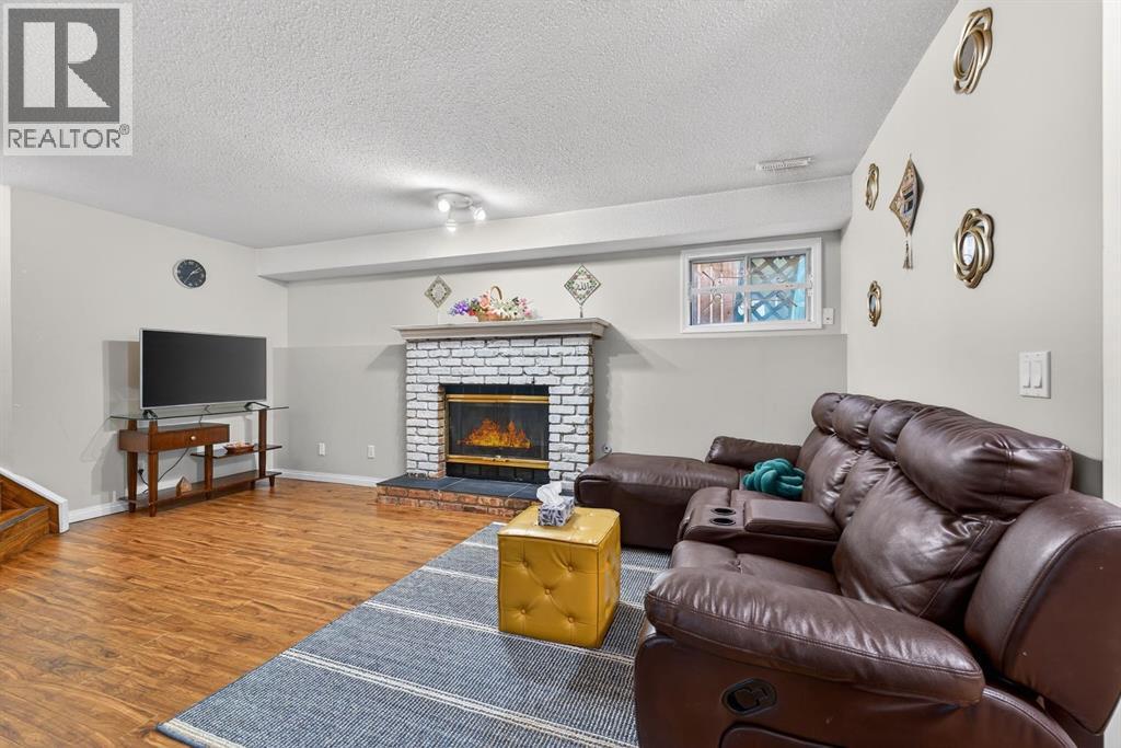 139 CASTLEDALE WAY NE - 21