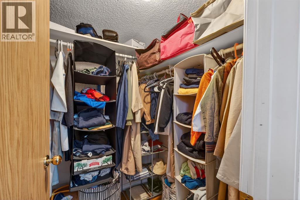 Single Family House 3 Level for Sale in  Castledale Way NE Castleridge Calgary 