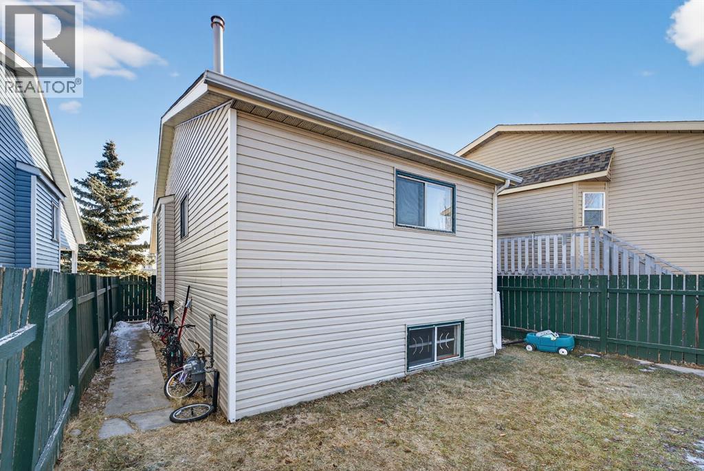Single Family House 3 Level for Sale in  Castledale Way NE Castleridge Calgary 