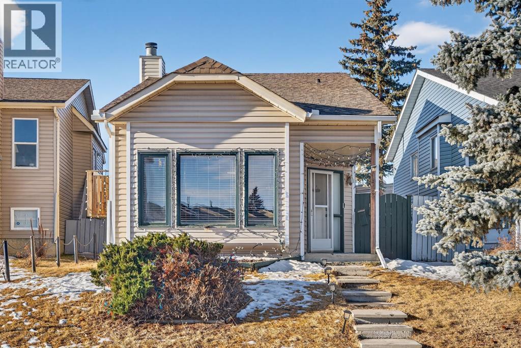 Single Family House 3 Level for Sale in  Castledale Way NE Castleridge Calgary 