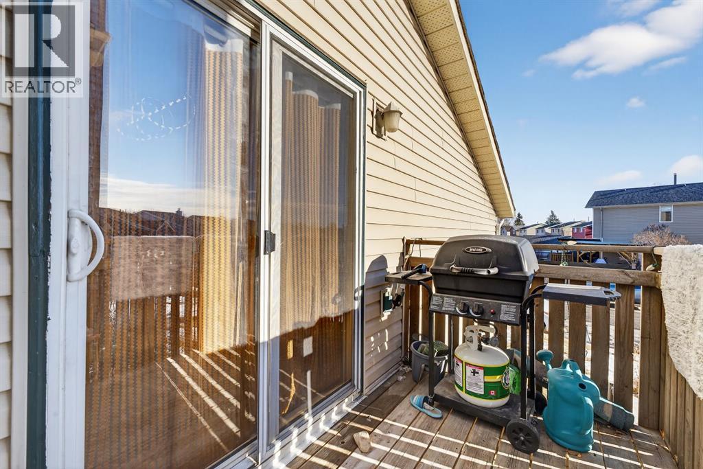 Single Family House 3 Level for Sale in  Castledale Way NE Castleridge Calgary 