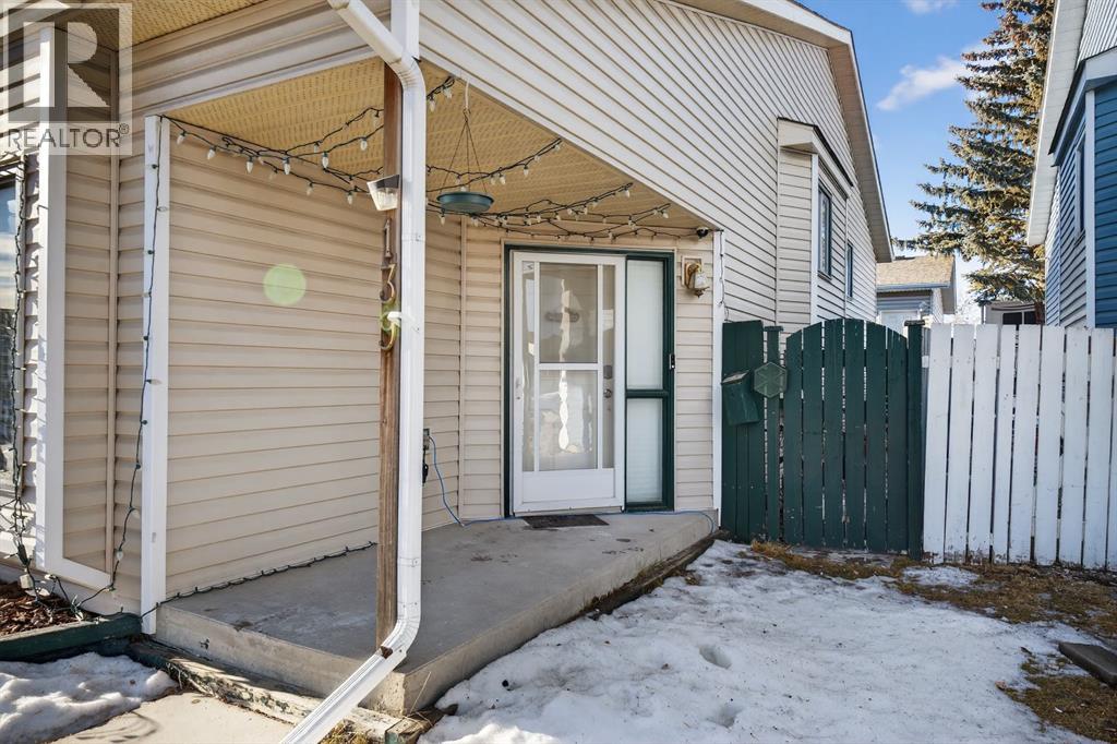 Single Family House 3 Level for Sale in  Castledale Way NE Castleridge Calgary 