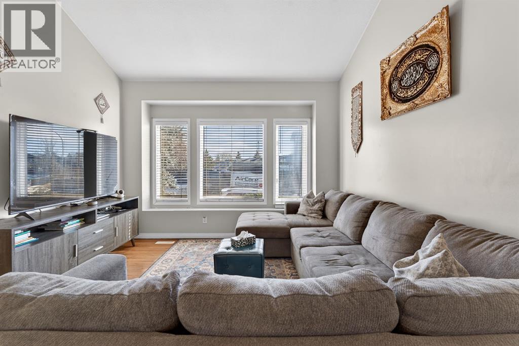 Single Family House 3 Level for Sale in  Castledale Way NE Castleridge Calgary 