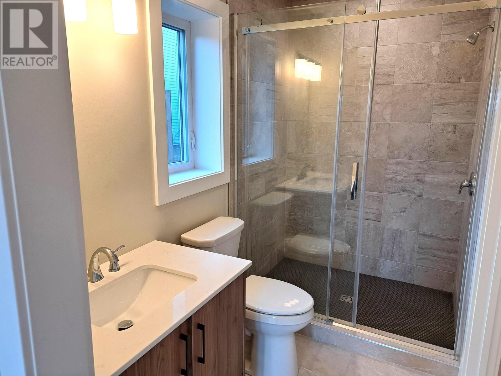 Property 27 of 34 of 127 Kent Road