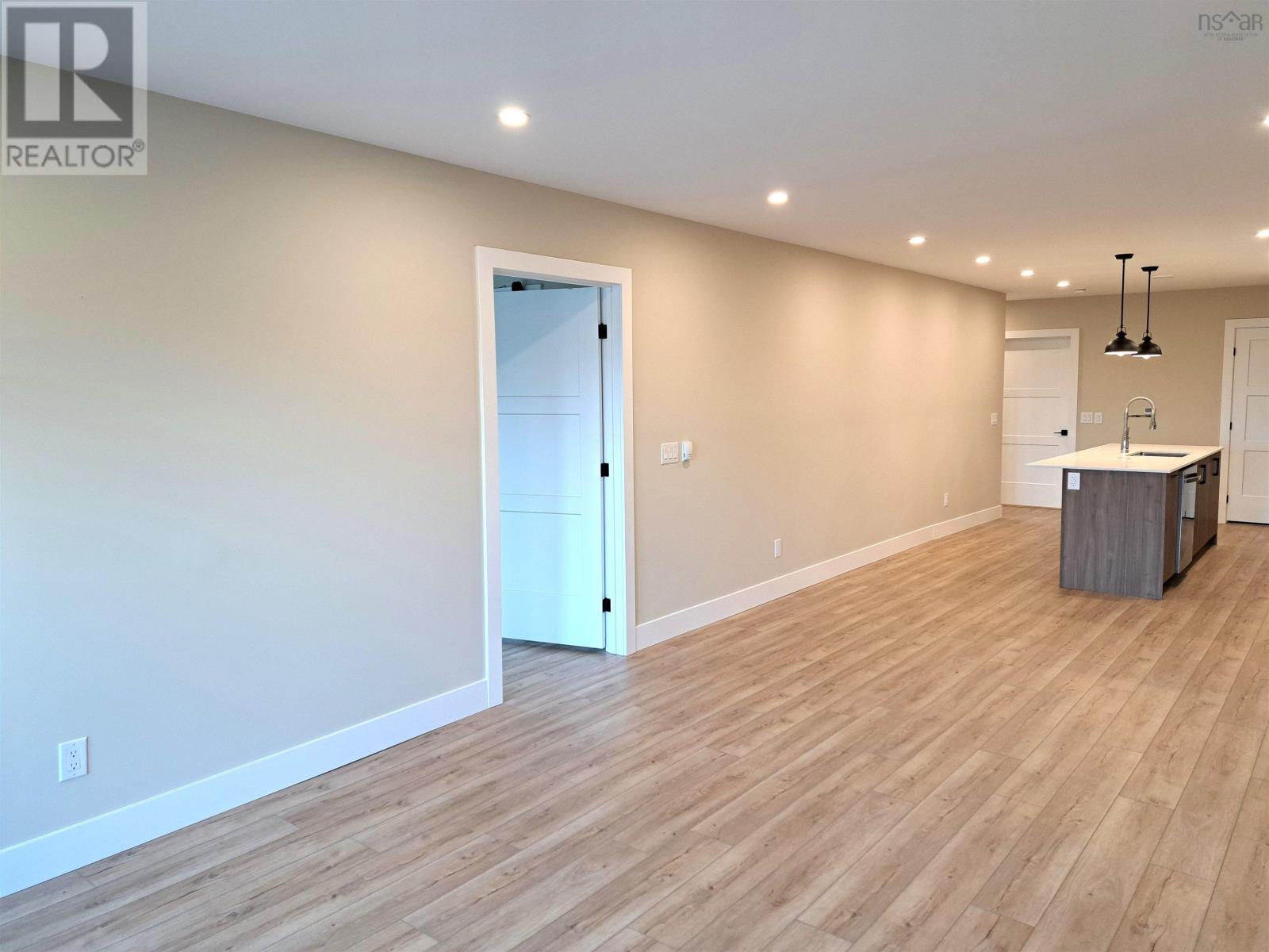 Property 23 of 34 of 127 Kent Road