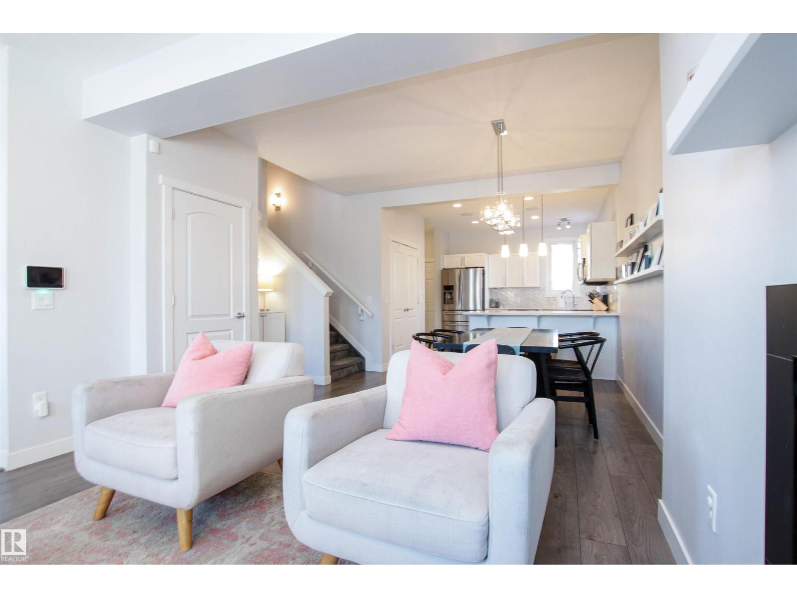 16752 15 AV SW, Edmonton