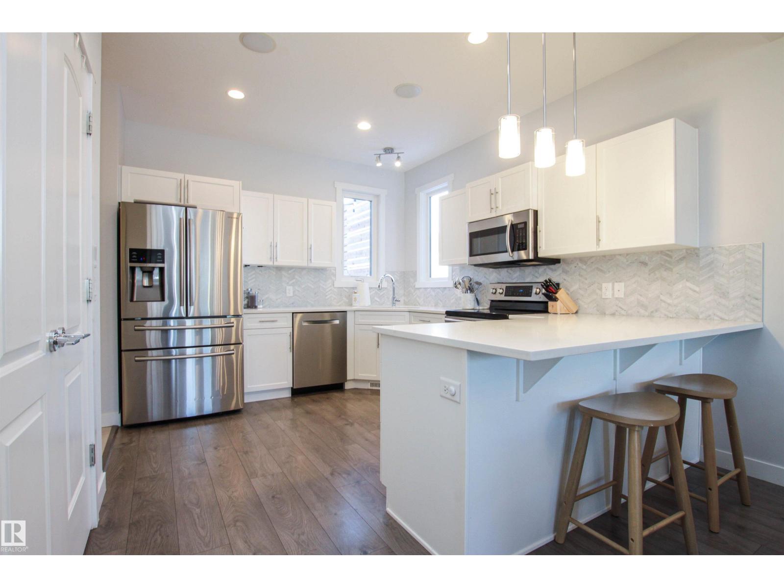 16752 15 AV SW, Edmonton