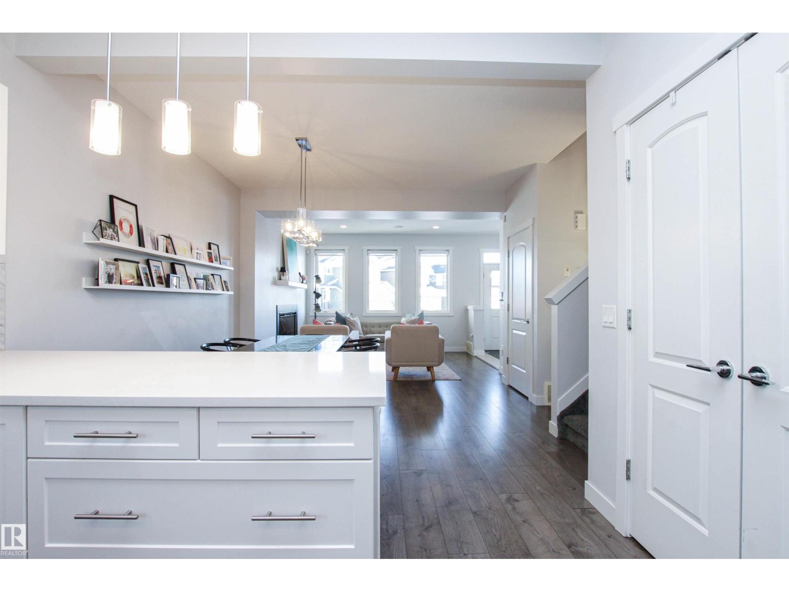 16752 15 AV SW, Edmonton