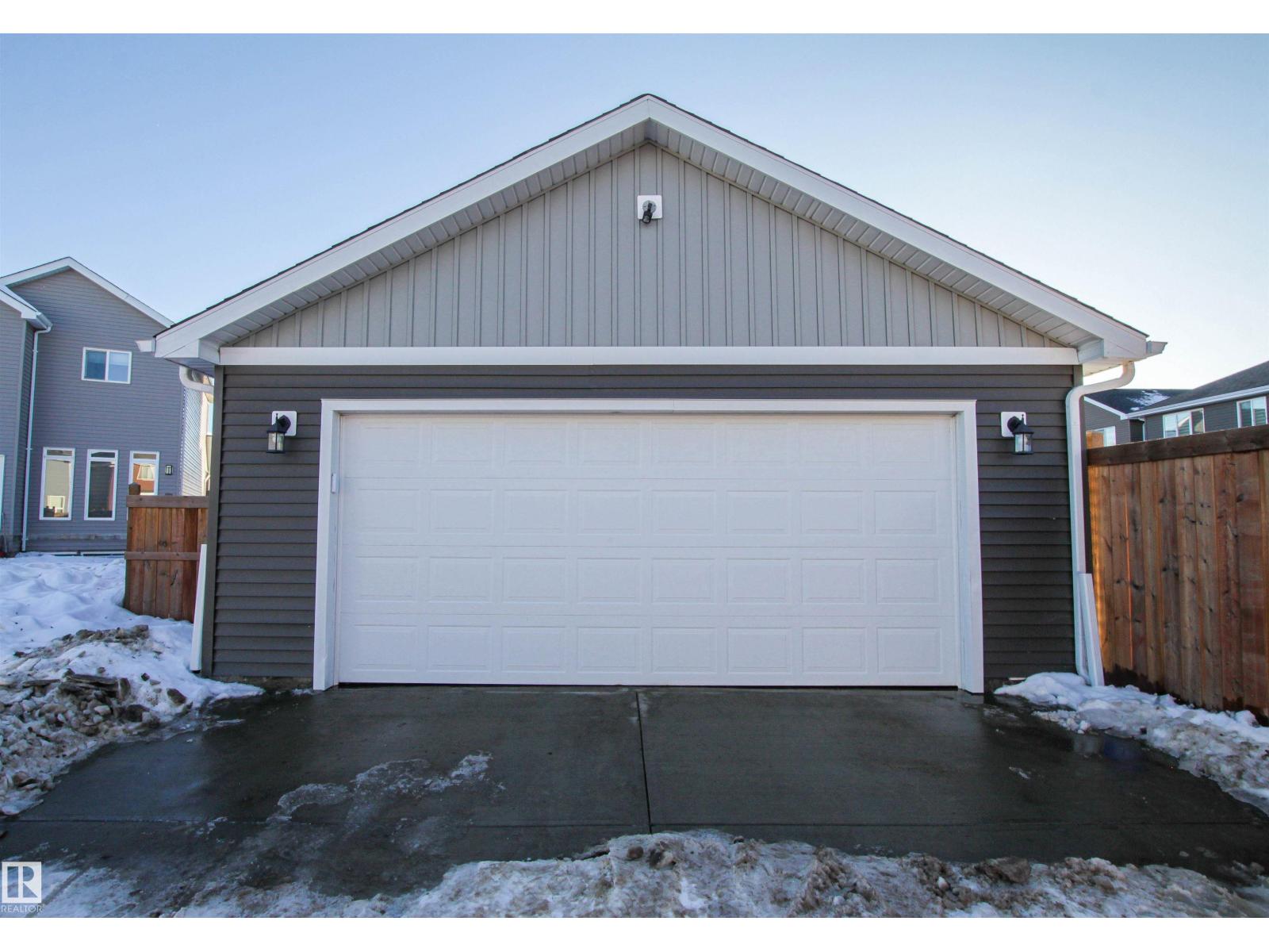 16752 15 AV SW, Edmonton