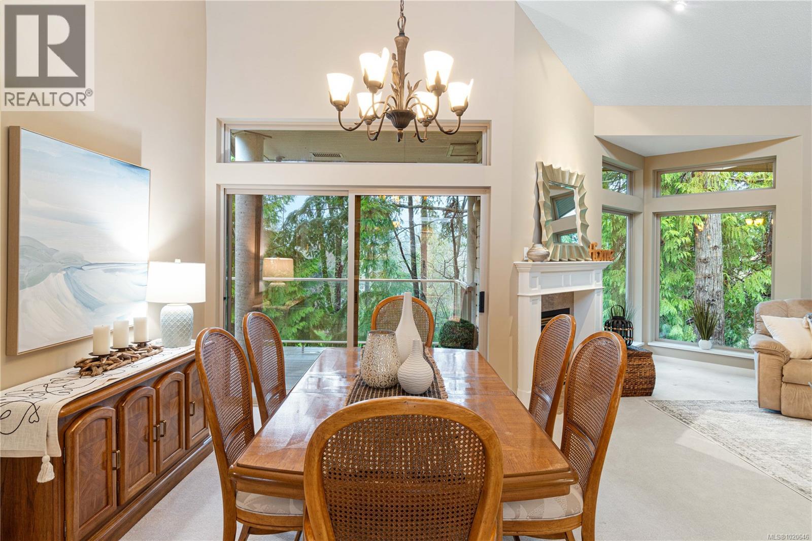 896 Lakes Blvd, Parksville