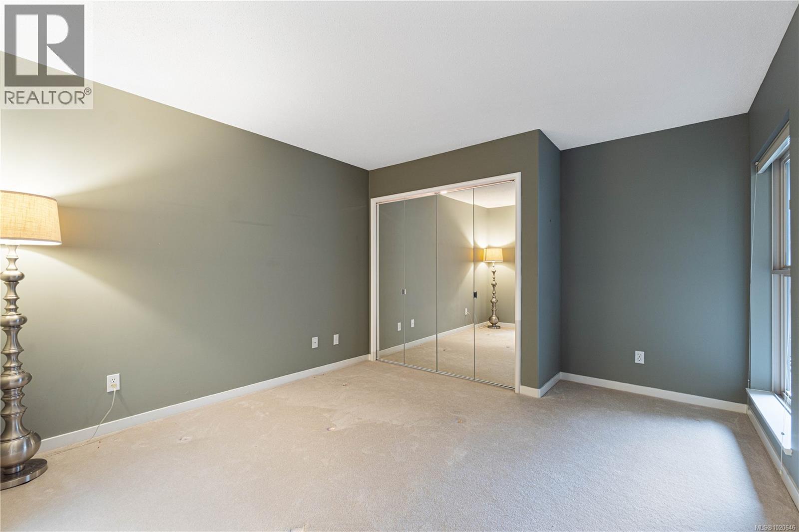 896 Lakes Blvd, Parksville