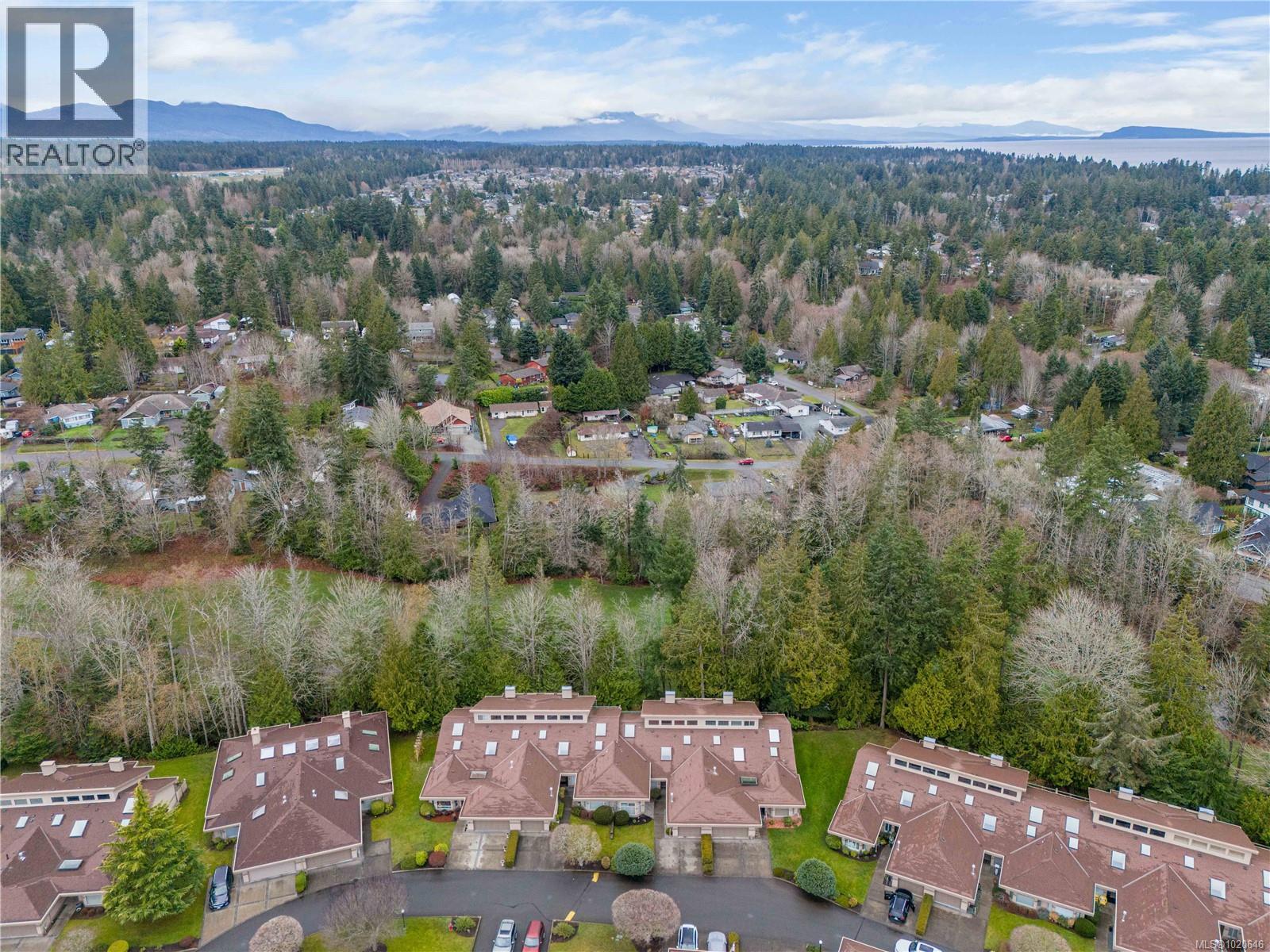 896 Lakes Blvd, Parksville