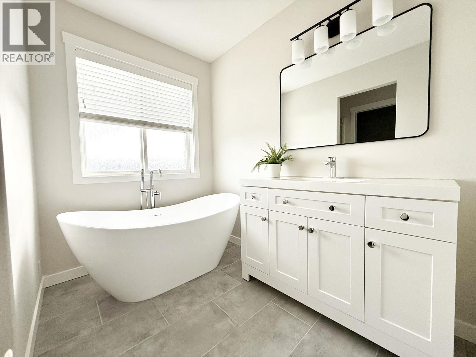  1971 Rosealee Lane, West Kelowna