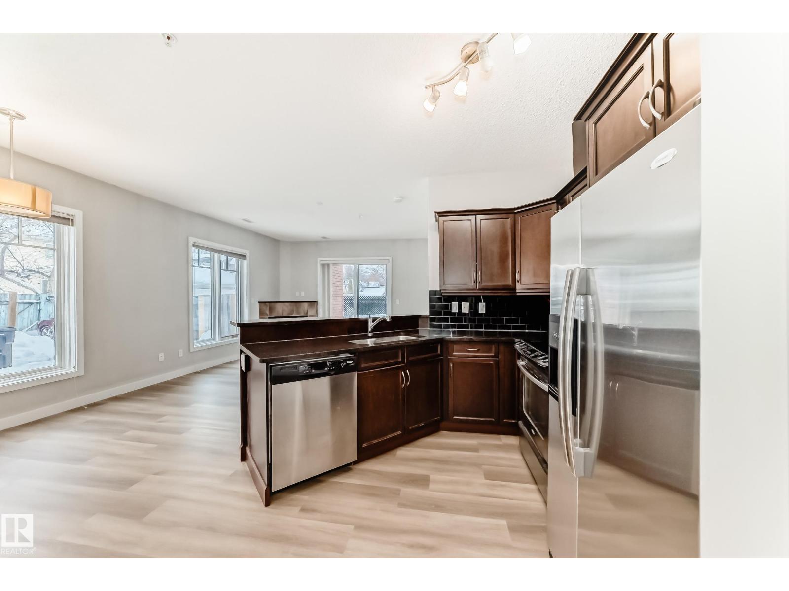#103 7907 109 ST NW - 10