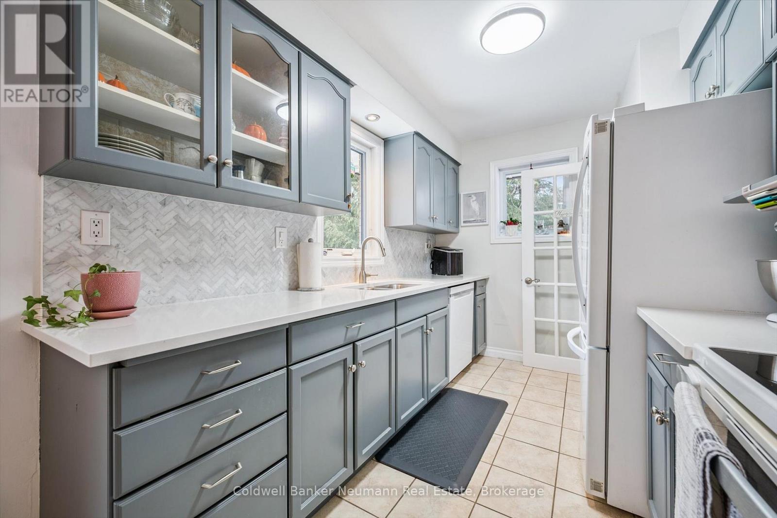 212 WAVERLEY DRIVE - Photo 2 of 28, Guelph (Riverside Park), Ontario