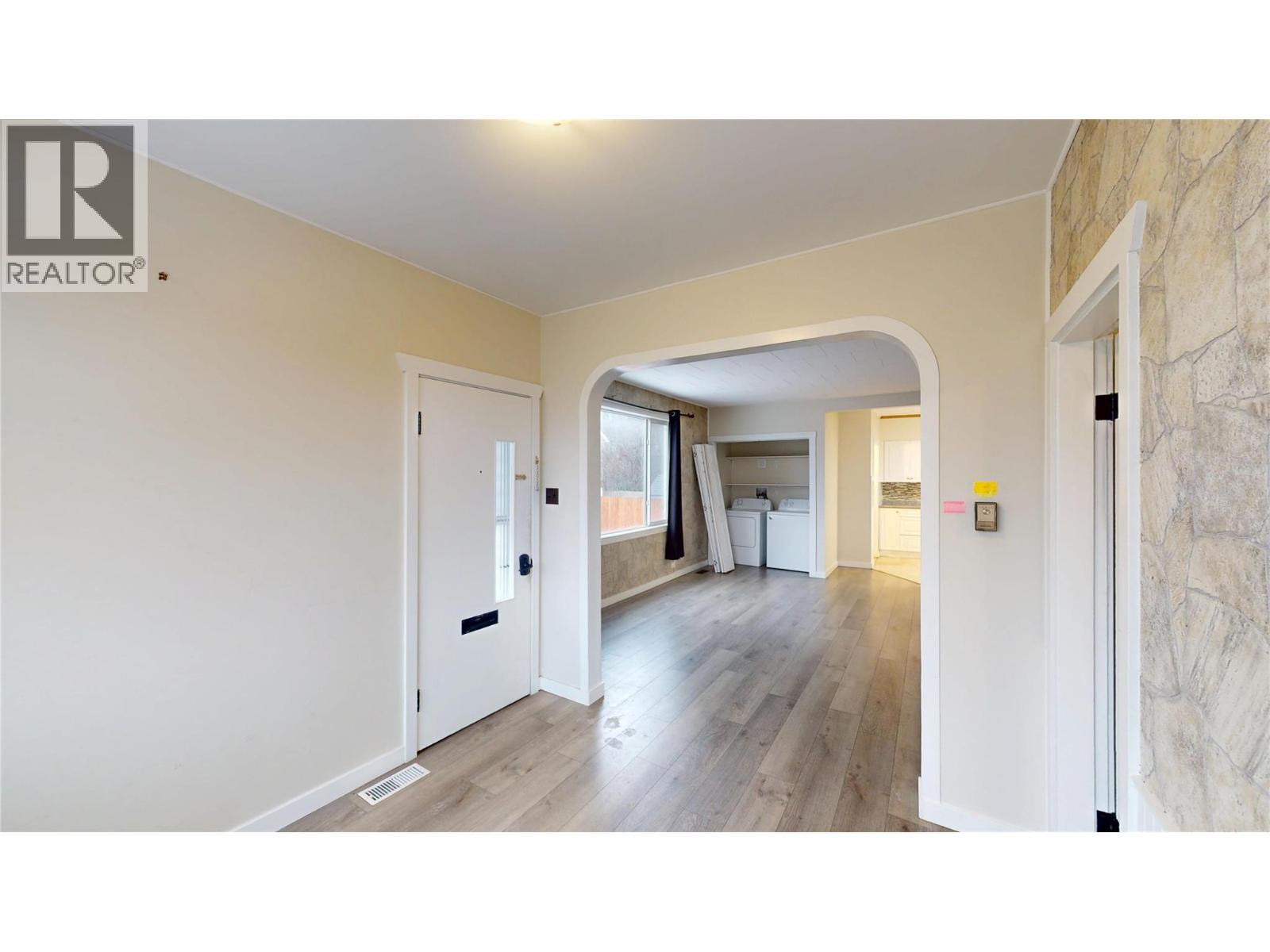 201R 9TH Avenue S, Cranbrook