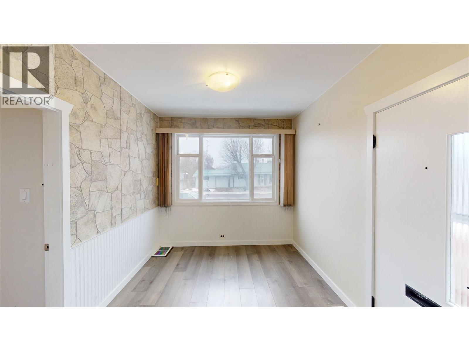 201R 9TH Avenue S, Cranbrook