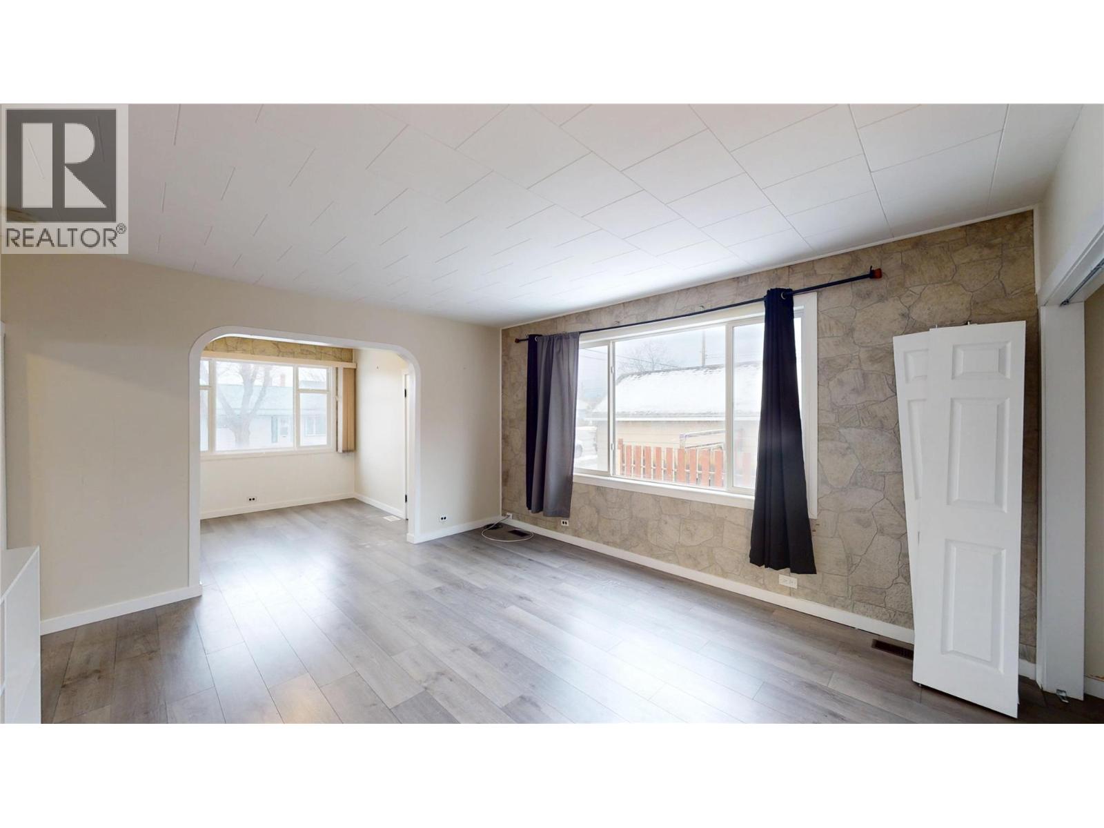 201R 9TH Avenue S, Cranbrook