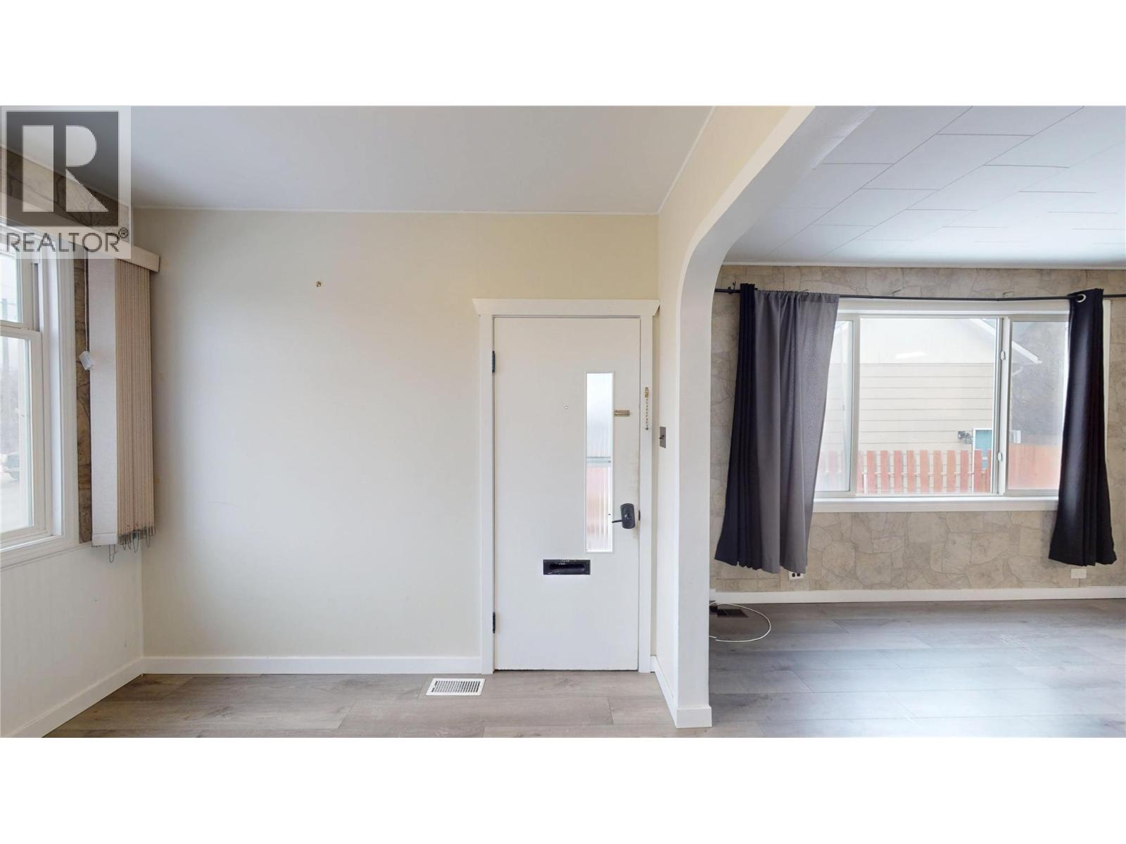 201R 9TH Avenue S, Cranbrook