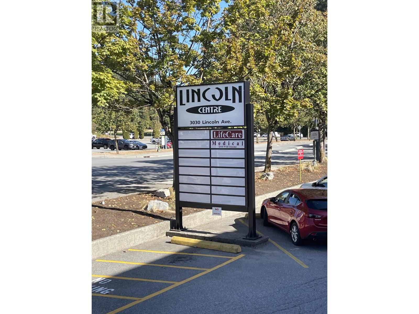 Office in Coquitlam - Image 11
