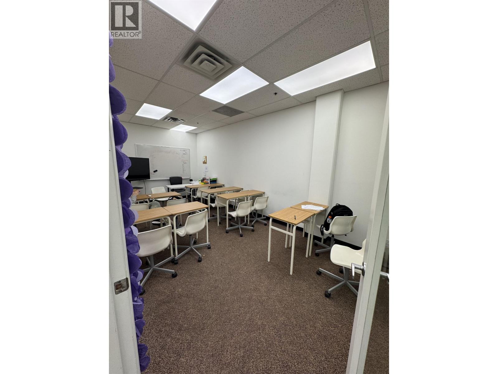 Office in Coquitlam - Image 9