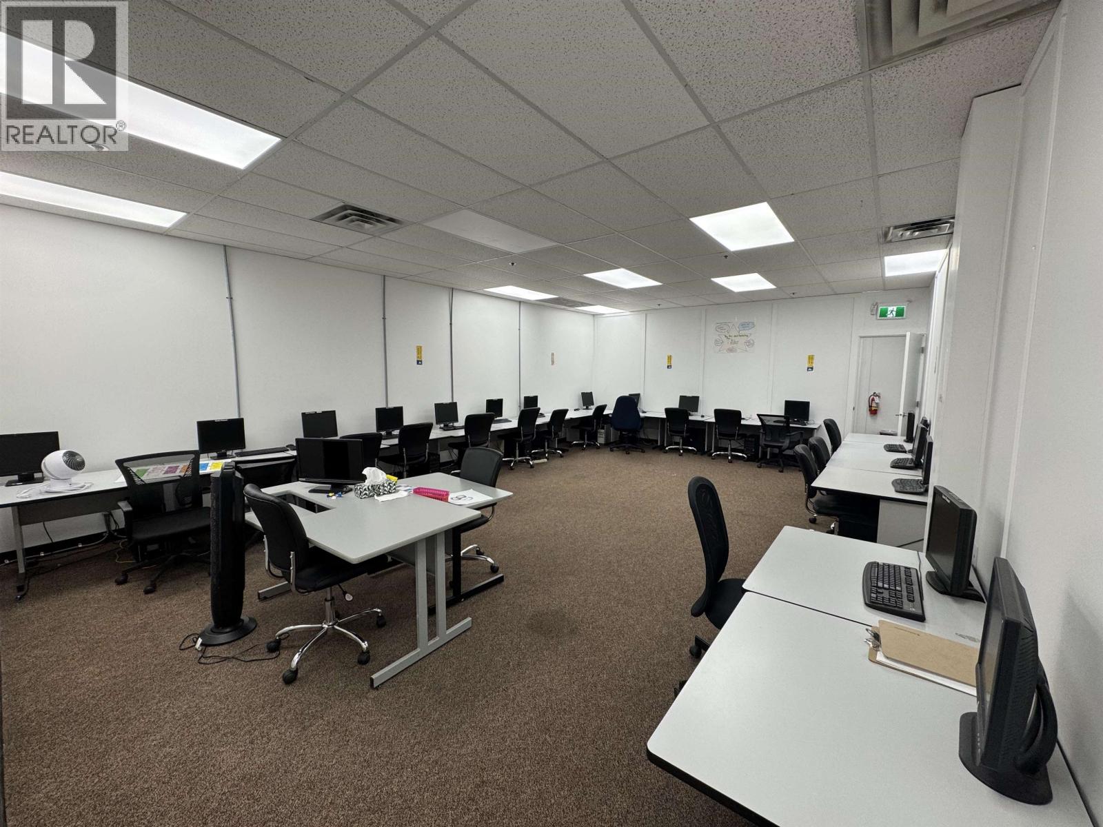 Office in Coquitlam - Image 7