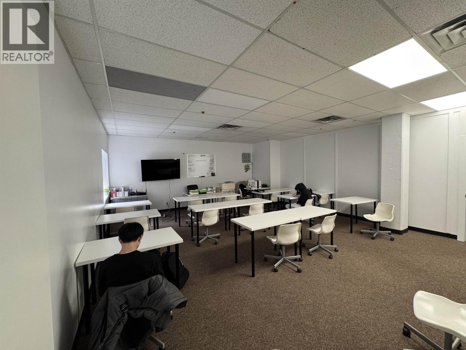 Office in Coquitlam - Image 8