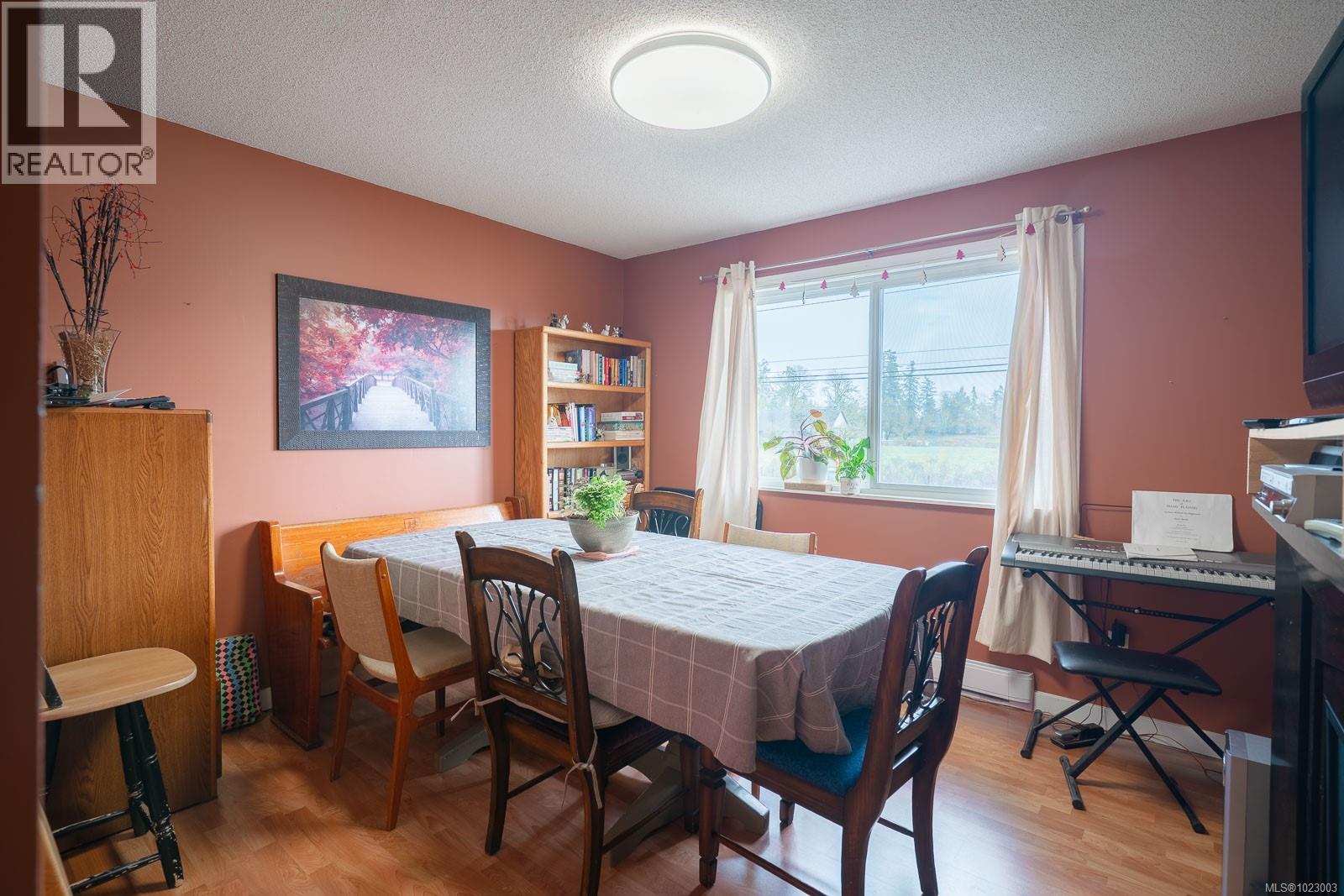 6274 Somenos Rd, Duncan