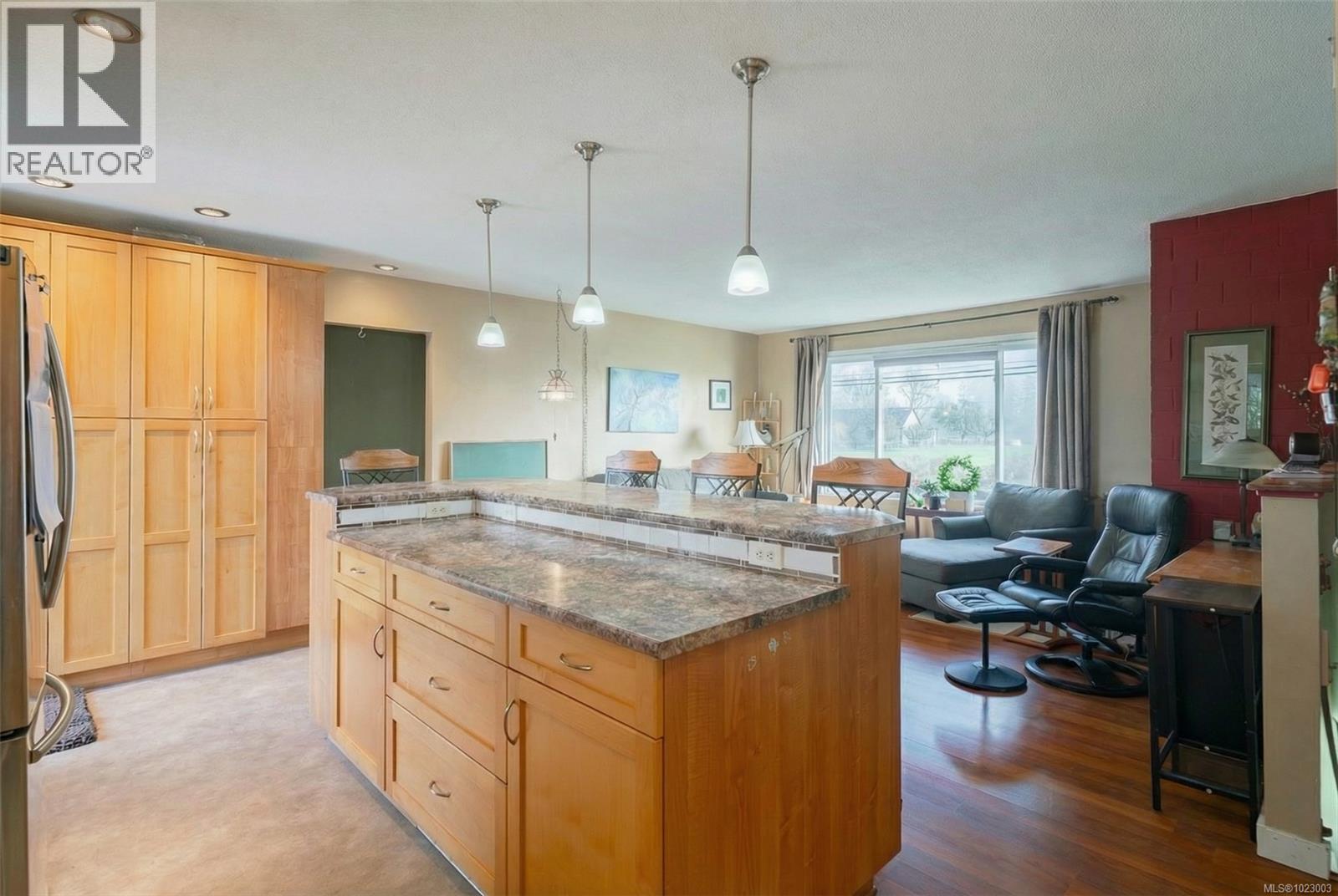 6274 Somenos Rd, Duncan