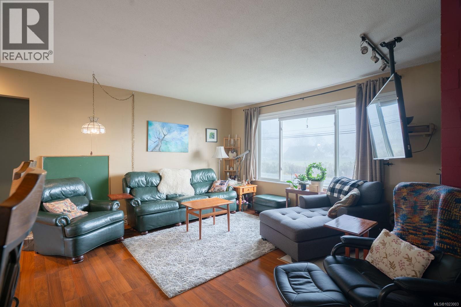 6274 Somenos Rd, Duncan