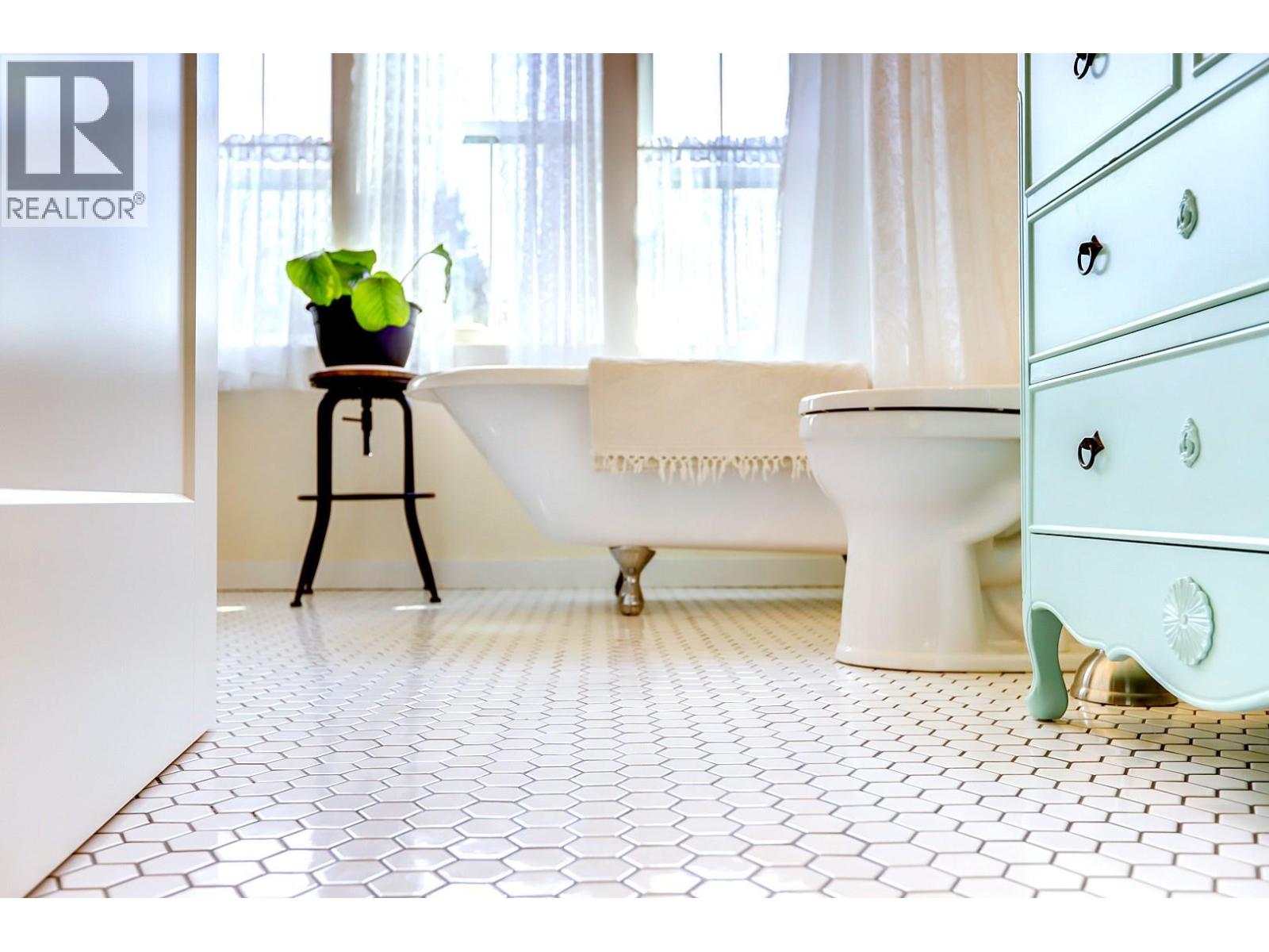 44 Mackenzie Road, Salmon Arm