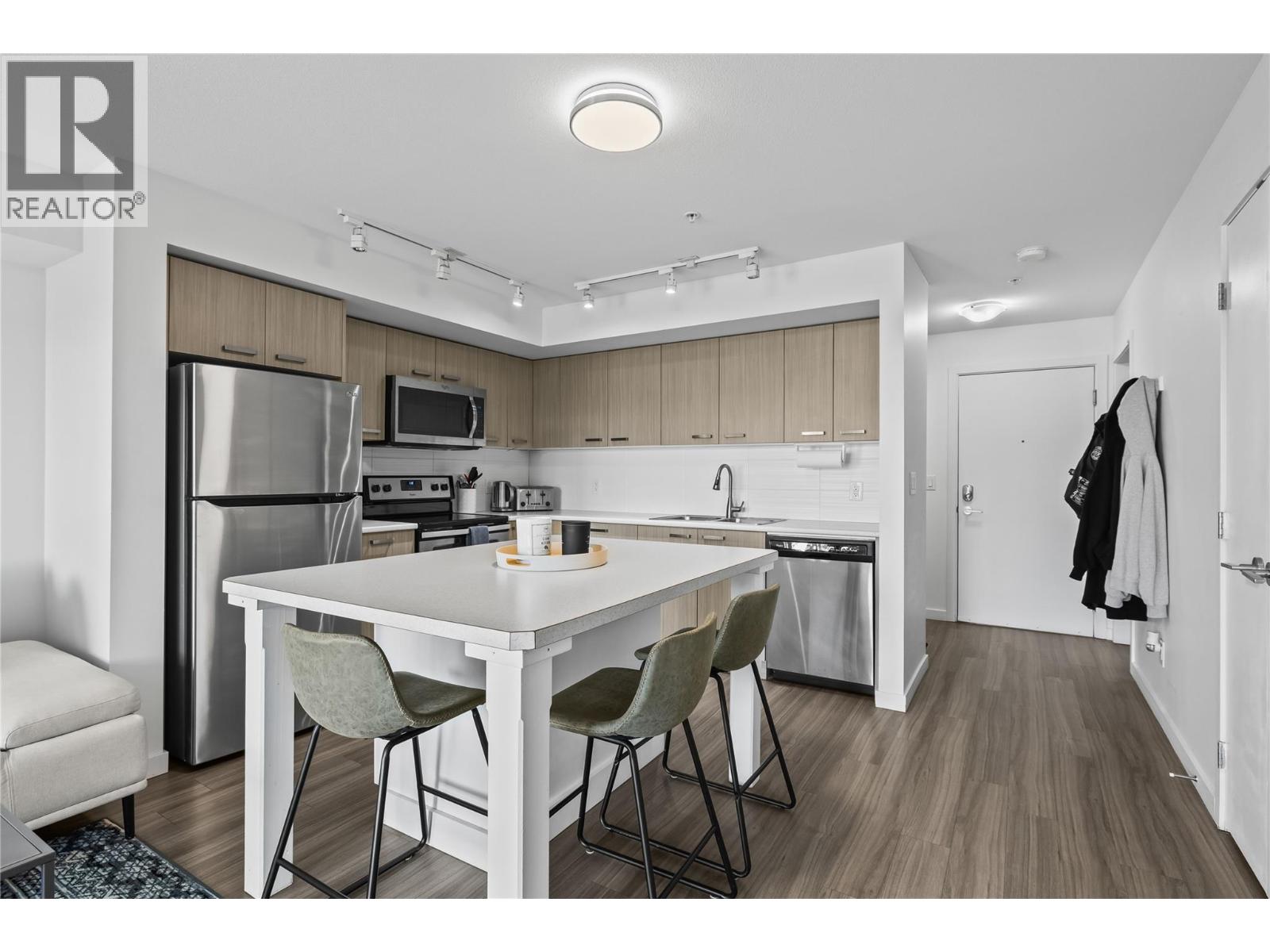 203 775 Academy Way, Kelowna