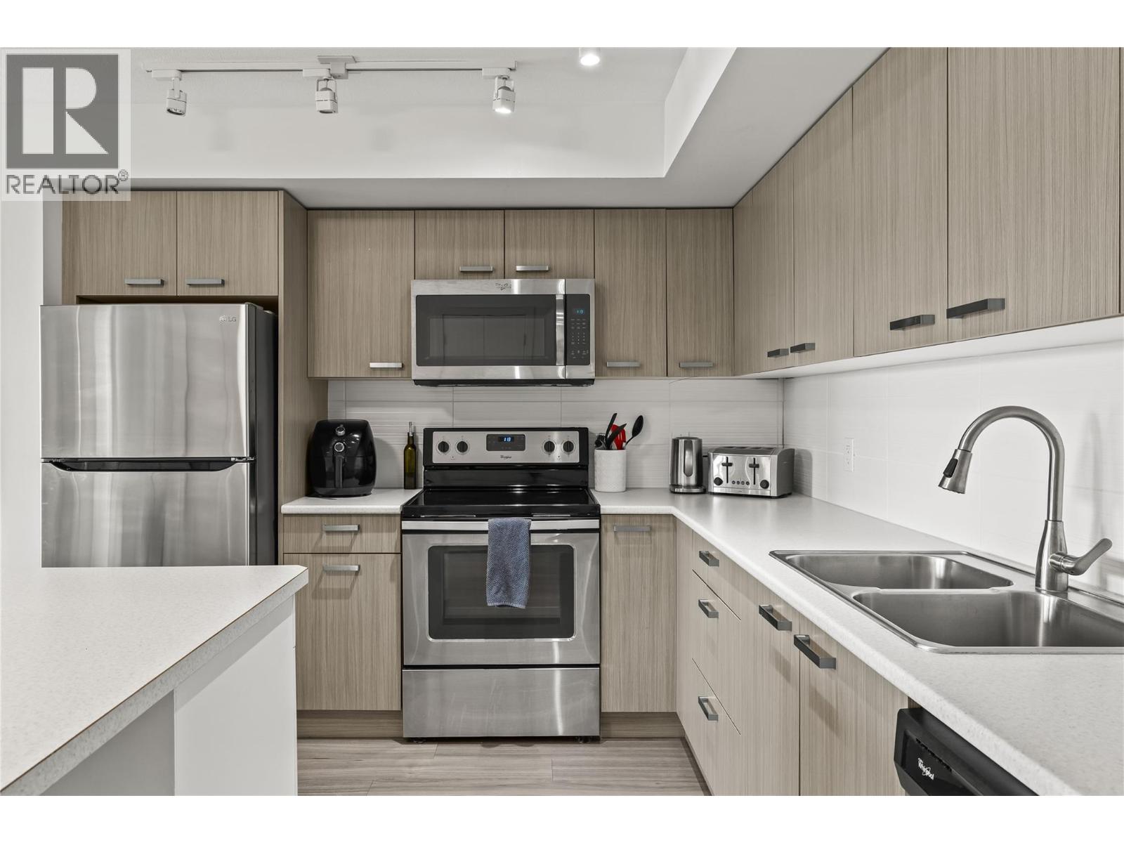 203 775 Academy Way, Kelowna