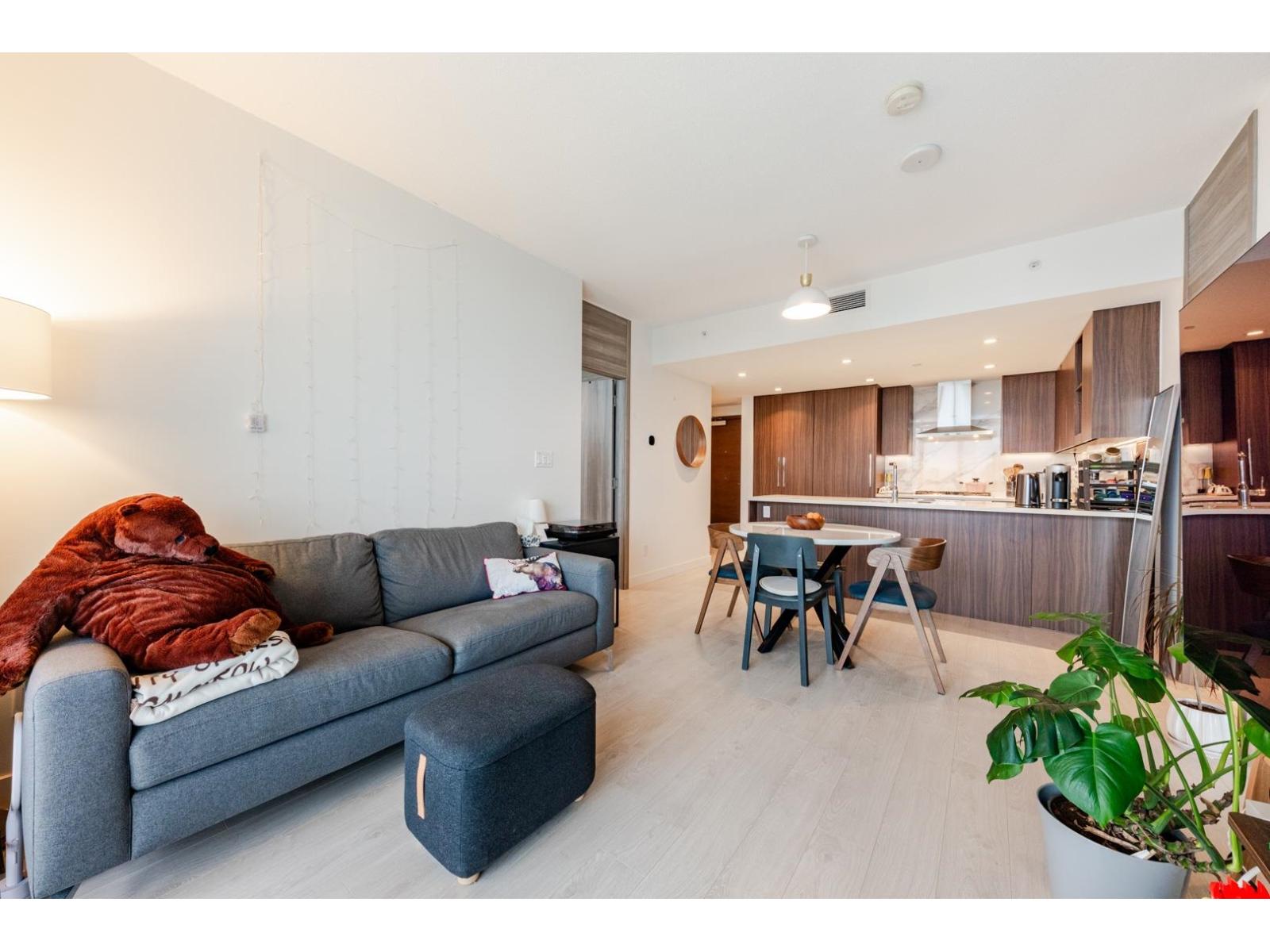 1803 9887 WHALLEY Boulevard - photo 2