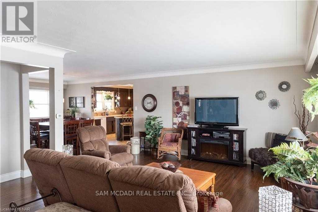 UPPER - 7003 ANN STREET - Photo 5 of 25, Niagara Falls (Arad/Fallsview), Ontario