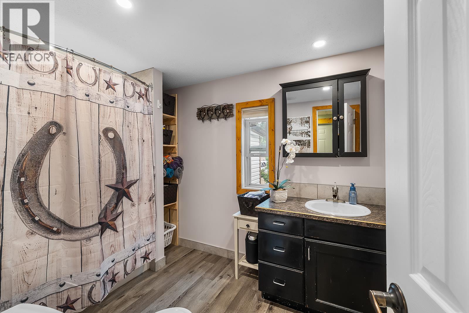 1077 Goat River South Road, Creston