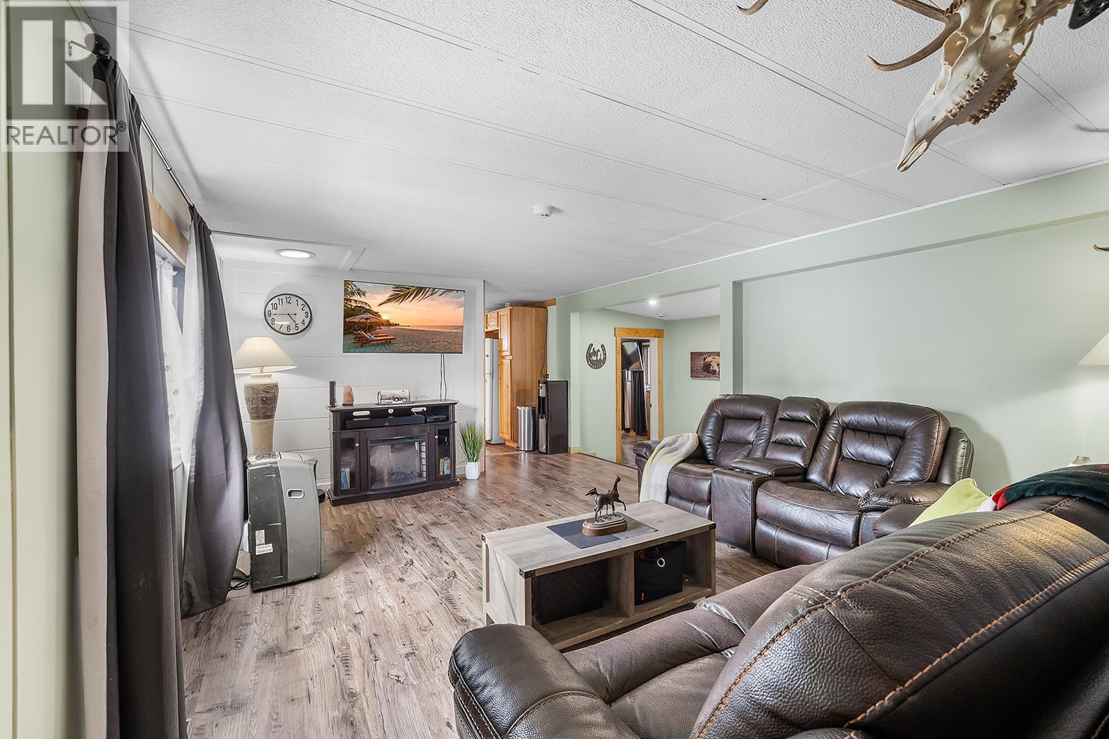 1077 Goat River South Road, Creston