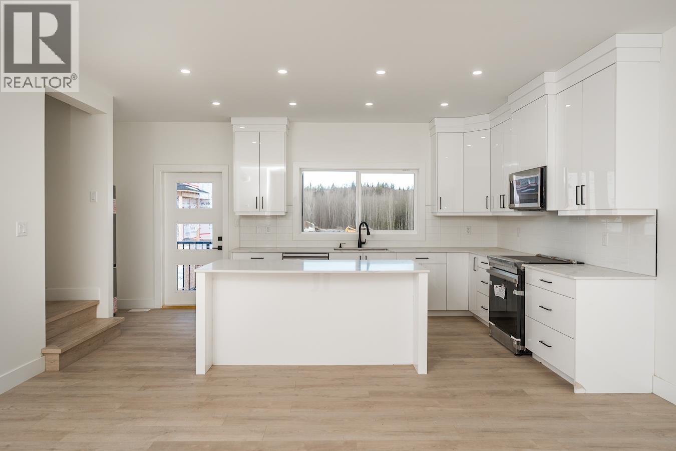 #1202 2395 ROWE STREET, Prince George