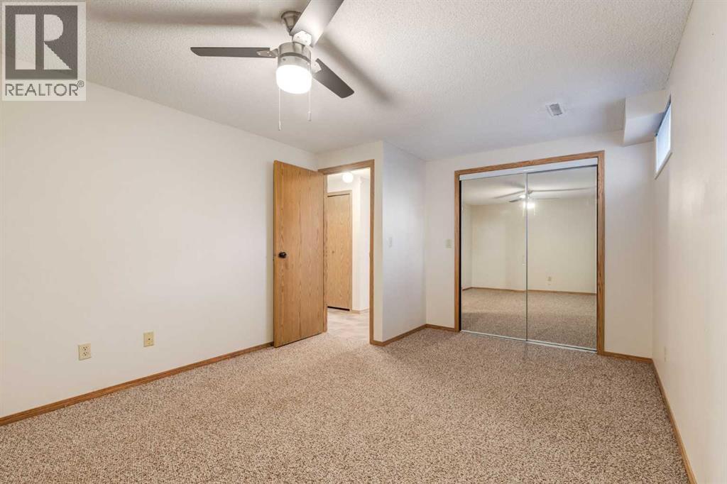 Single Family House Bungalow for Sale in  Hawkcliff Way NW Hawkwood Calgary 